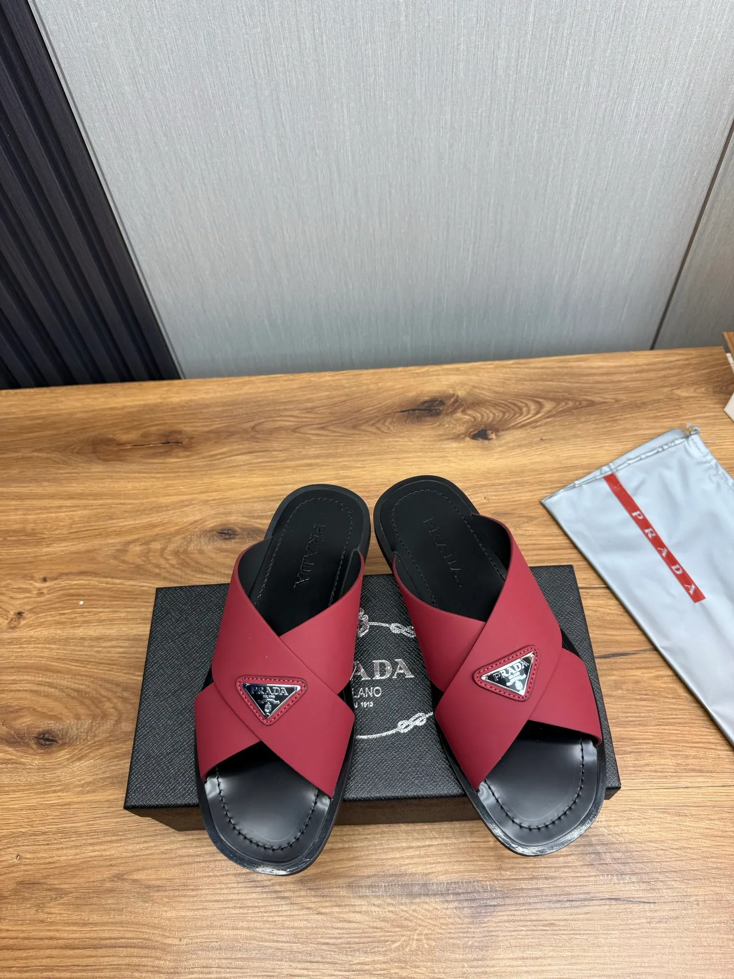 Factory price 340💰 ＰＲＡＤＡPrada - popular men's slippers hot sale 🔥 🩴Official website one to one production 38-45 sizes 45 46 🉑️Customized!